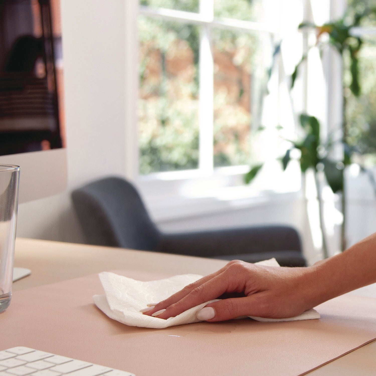 Smead™ Vegan Leather Desk Pads, 31.5 x 15.7, Light Pink