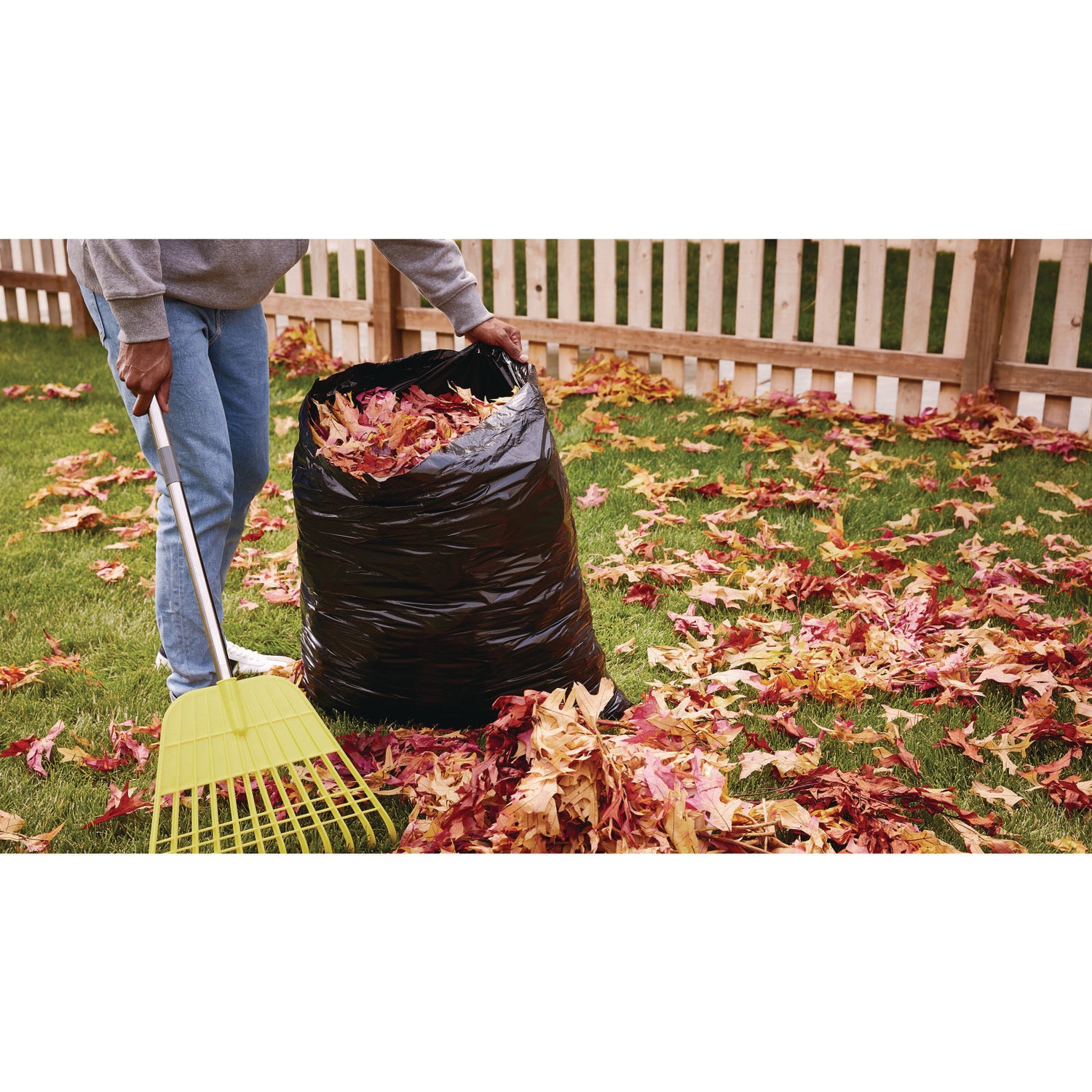 Glad® ForceFlexPlus Drawstring Large Trash Bags, 30 gal, 1.05 mil, 30" x 32", Black, 70/Box