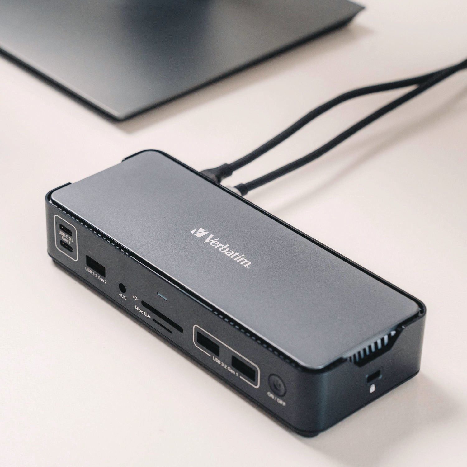 USB-C Pro Docking Station 15-in-1, Audio/DisplayPort/HDMI/Micro SD/RJ45/SD/USB-A/USB-C, Gray Verbatim® Flipcost