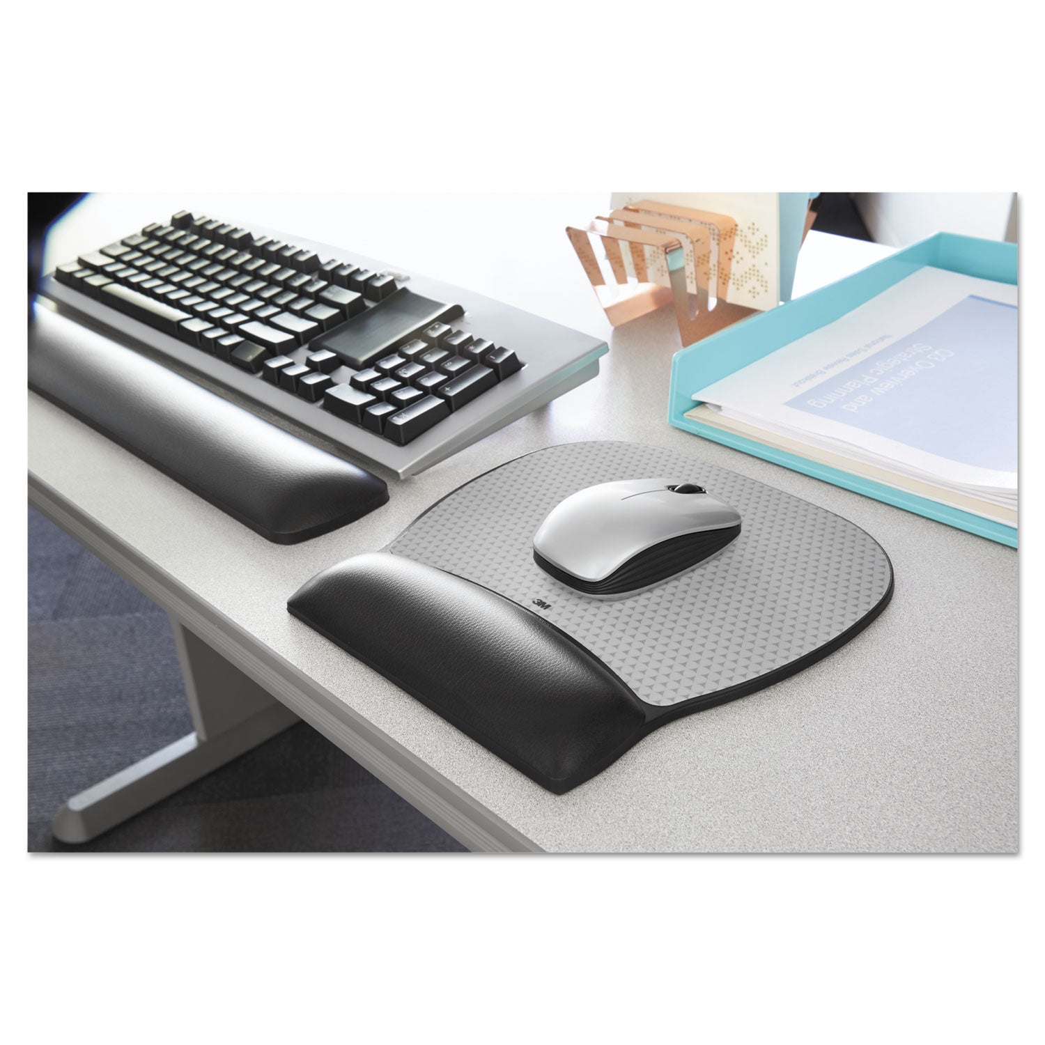 3M™ Antimicrobial Gel Large Mouse Pad with Wrist Rest, 9.25 x 8.75, Black