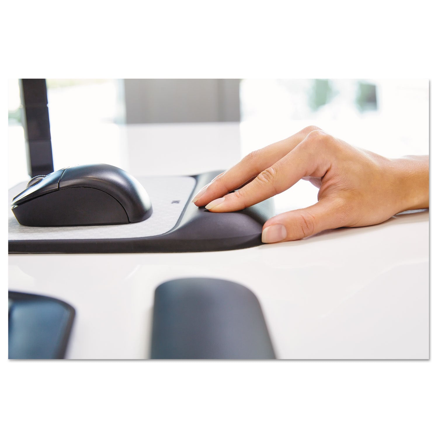 3M™ Mouse Pad with Precise Mousing Surface and Gel Wrist Rest, 8.5 x 9, Gray/Black