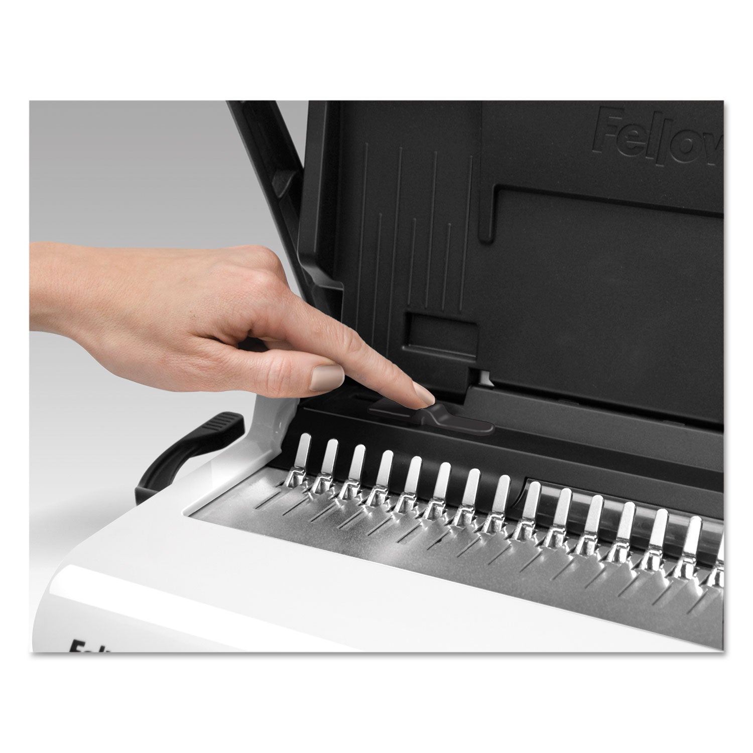 Fellowes® Star+ 150 Manual Comb Binding Machine, 150 Sheets, 17.69 x 9.81 x 3.13, White