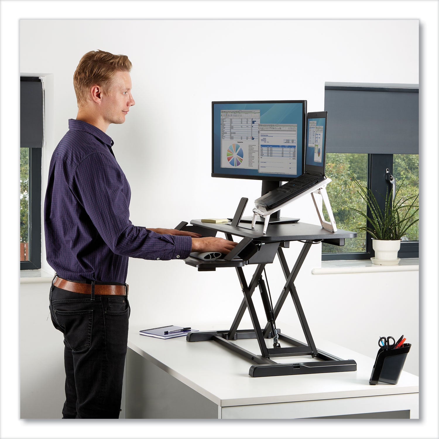 Fellowes® Corsivo Sit-Stand Workstation, 31.5" x 24.25" x 16", Black