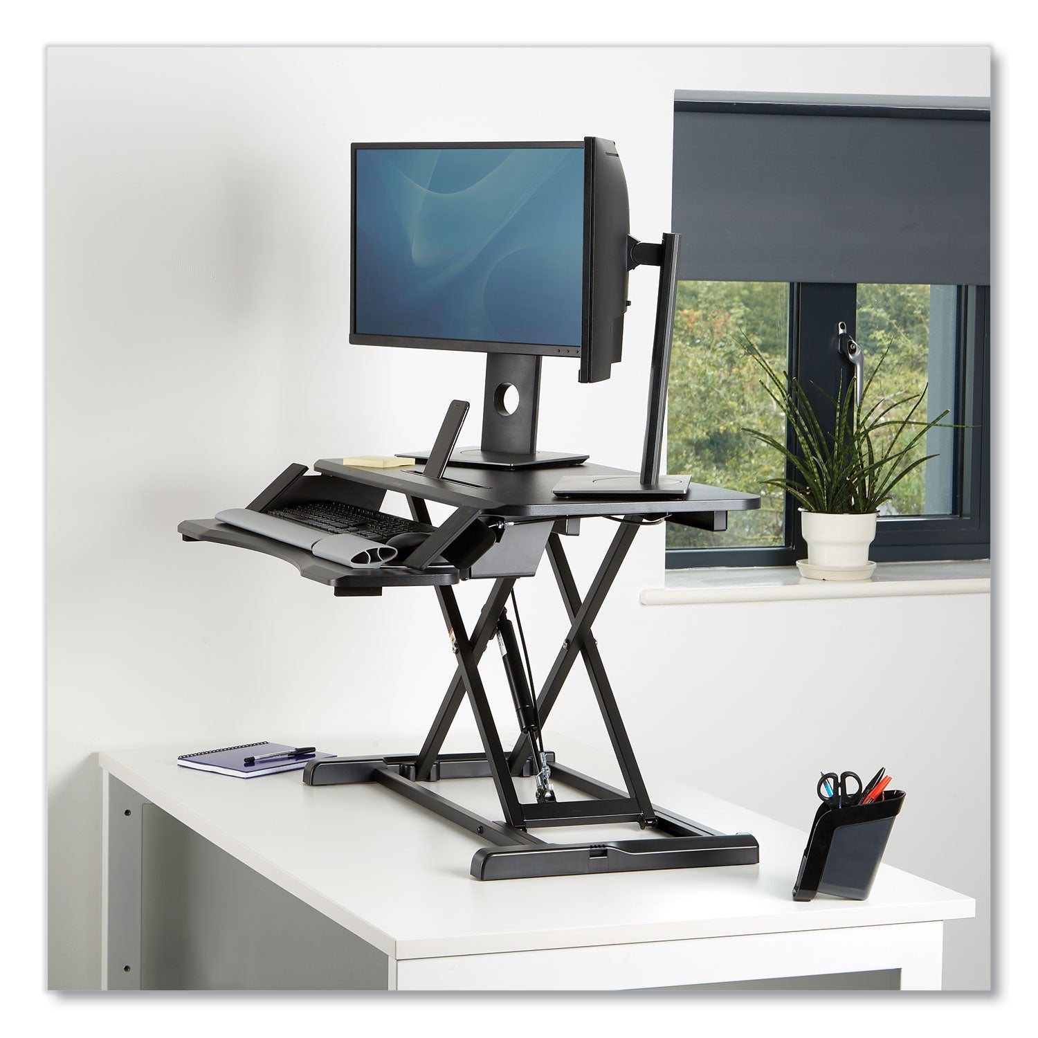 Fellowes® Corsivo Sit-Stand Workstation, 31.5" x 24.25" x 16", Black