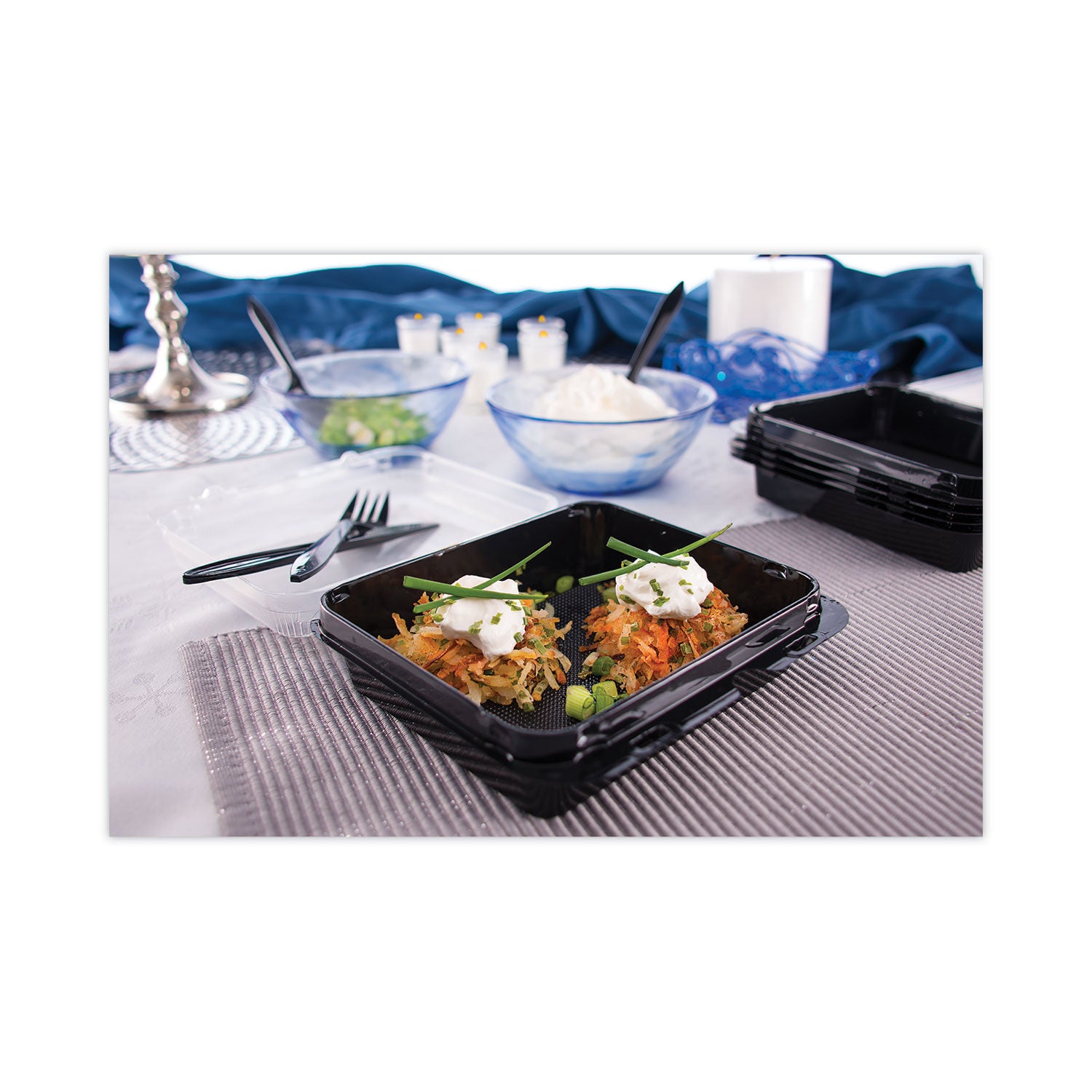 SOLO® Creative Carryouts Hinged Plastic Hot Deli Boxes, Medium Snack Box, 18 oz, 6.22 x 5.9 x 2.1, Black/Clear, 200/Carton