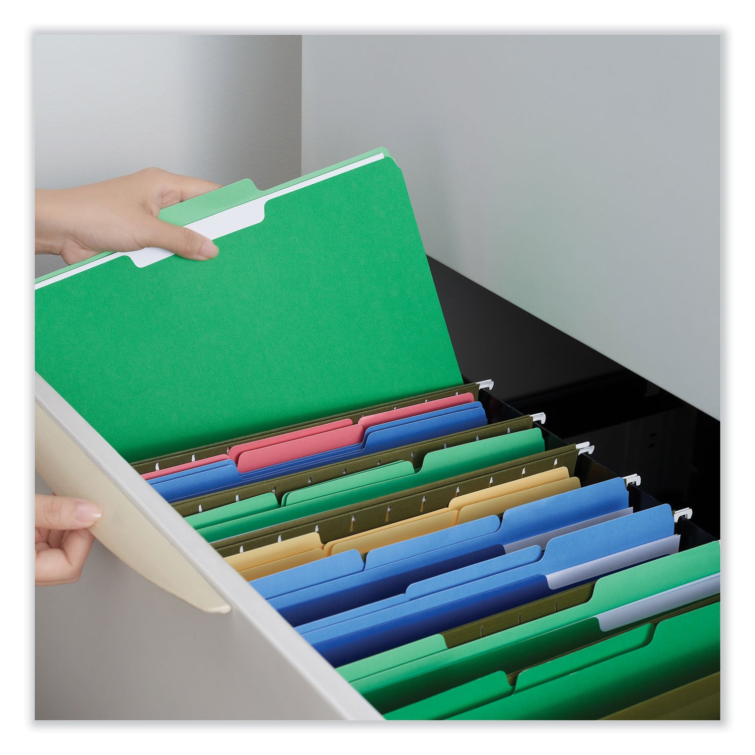 Universal® Interior File Folders, 1/3-Cut Tabs: Assorted, Letter Size, 11-pt Stock, Green, 100/Box