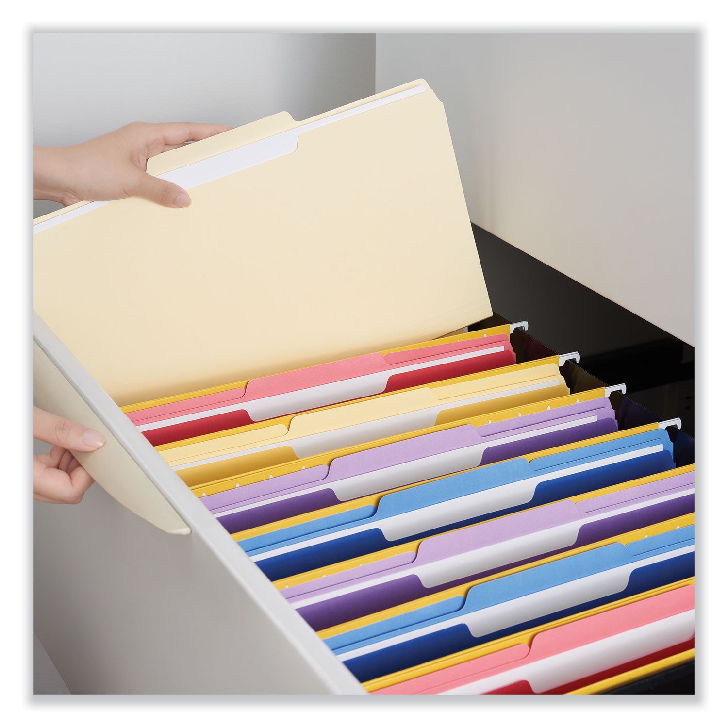 Universal® Top Tab File Folders, 1/3-Cut Tabs: Center Position, Letter Size, 0.75" Expansion, Manila, 100/Box