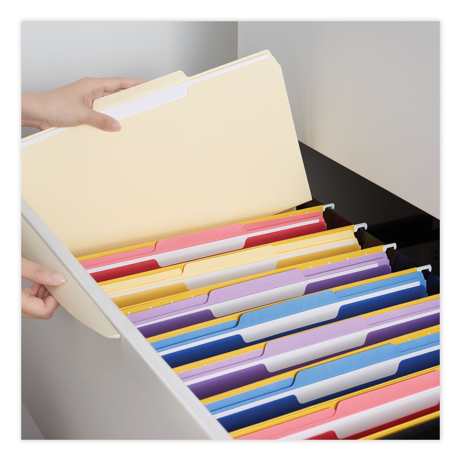 Universal® Top Tab File Folders, 1/2-Cut Tabs: Assorted, Legal Size, 0.75" Expansion, Manila, 100/Box