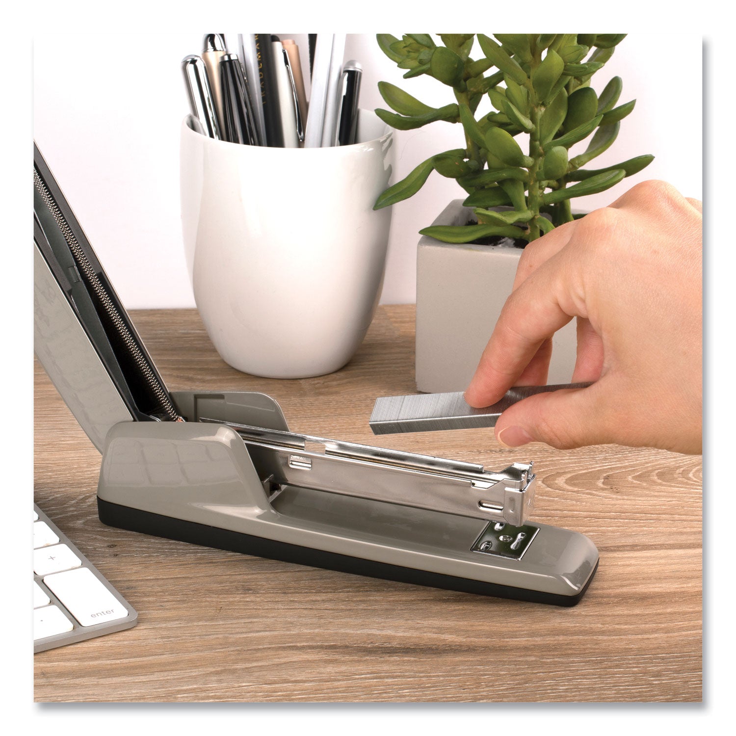 Swingline® 747 Business Full Strip Desk Stapler, 30-Sheet Capacity, Steel Gray