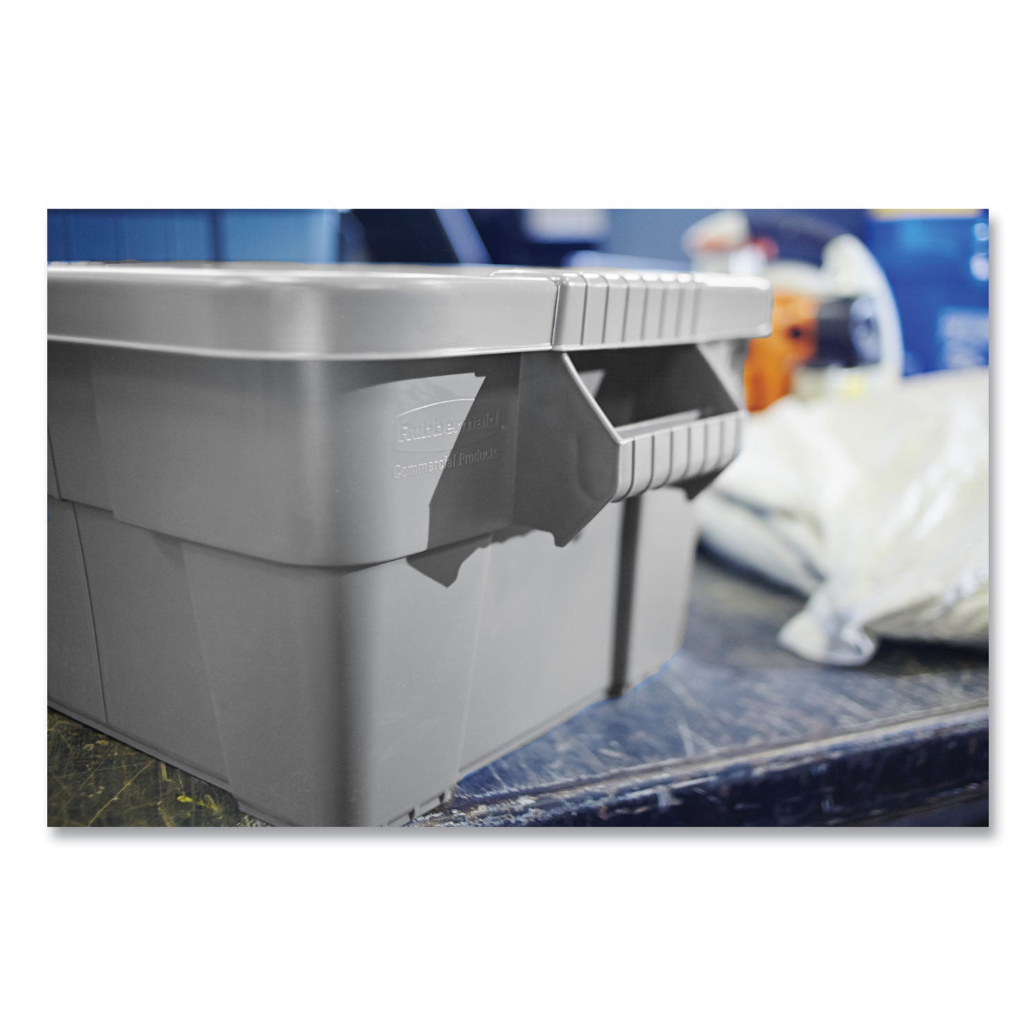 Rubbermaid® Commercial BRUTE Tote with Lid, 14 gal, 27.5" x 16.75" x 10.75", Gray